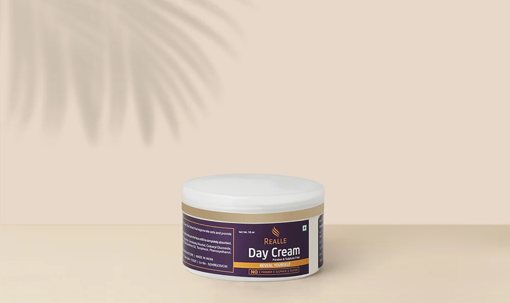 Realle Moisturizing Day Cream With Tea Extract (50 Gm)